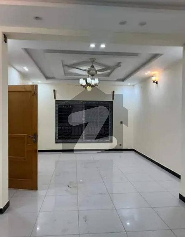 10 Marla Upper Portion Available For Rent 10 Marla Upper Portion Available For Rent