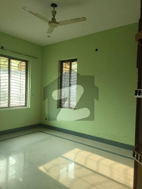 2Kanal Separate Gate Portion Available For Rent