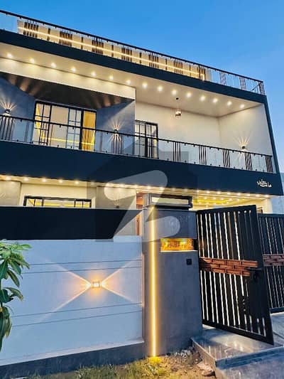 بش ایگزیکٹو ولاز ملتان میں 6 کمروں کا 10 مرلہ مکان 3.45 کروڑ میں برائے فروخت۔