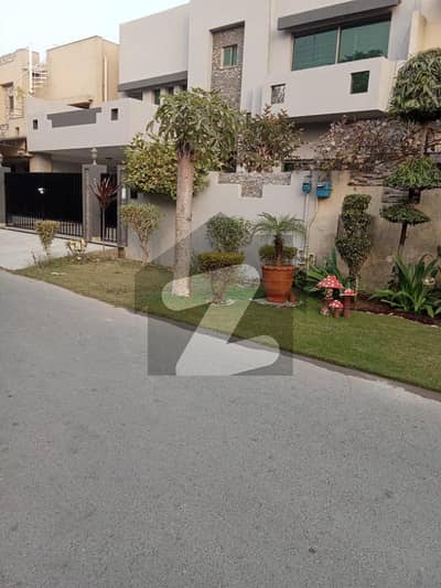 10 MARLA BEAUTIFUL HOUSE AVILABLE FOR RENT