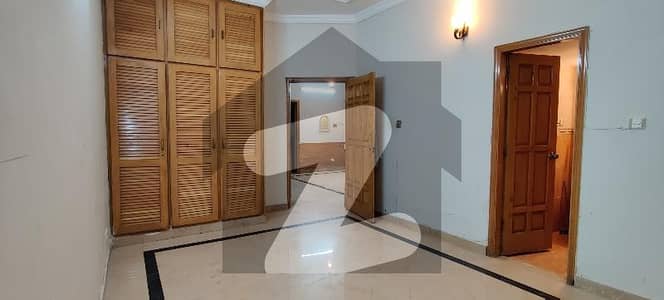 ایف ۔ 11/3 ایف ۔ 11,اسلام آباد میں 5 کمروں کا 10 مرلہ مکان 8.7 کروڑ میں برائے فروخت۔