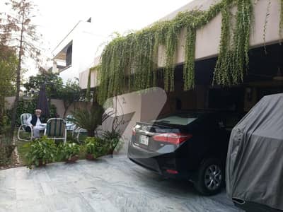 1 kanal house like new and prime location of sui gase phase 1 F block owner build house or solid construction 1 kanal house like new and prime location of sui gase phase 1 F block owner build house or solid construction