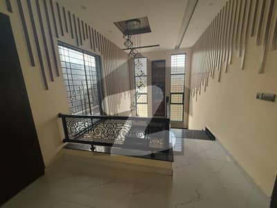 1 kanal House for rent