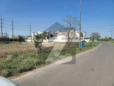 ڈی ایچ اے فیز 7 - بلاک وی فیز 7,ڈیفنس (ڈی ایچ اے),لاہور میں 1 کنال رہائشی پلاٹ 3.95 کروڑ میں برائے فروخت۔ ڈی ایچ اے فیز 7 - بلاک وی فیز 7,ڈیفنس (ڈی ایچ اے),لاہور میں 1 کنال رہائشی پلاٹ 3.95 کروڑ میں برائے فروخت۔