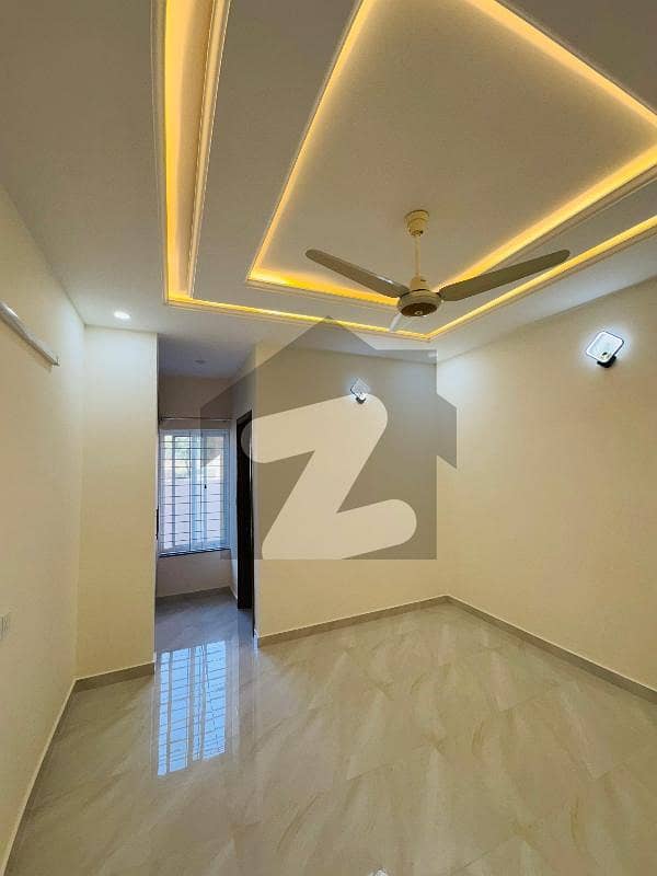 6 Bedrooms House Available For Rent In E-11 6 Bedrooms House Available For Rent In E-11