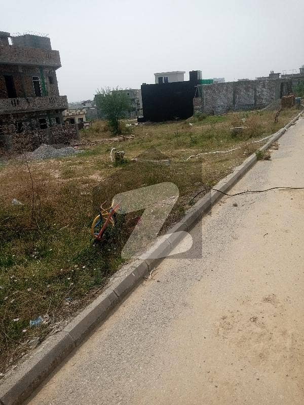 plot far sale in LOP plot far sale in LOP