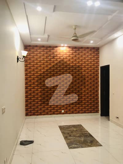 ڈی ایچ اے 9 ٹاؤن ڈیفنس (ڈی ایچ اے),لاہور میں 3 کمروں کا 5 مرلہ مکان 70.0 ہزار میں کرایہ پر دستیاب ہے۔ ڈی ایچ اے 9 ٹاؤن ڈیفنس (ڈی ایچ اے),لاہور میں 3 کمروں کا 5 مرلہ مکان 70.0 ہزار میں کرایہ پر دستیاب ہے۔