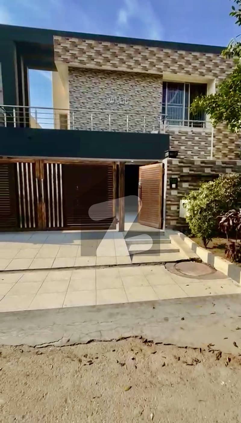 10 Marla House for Rent A-Block (Facing Park) 10 Marla House for Rent A-Block (Facing Park)