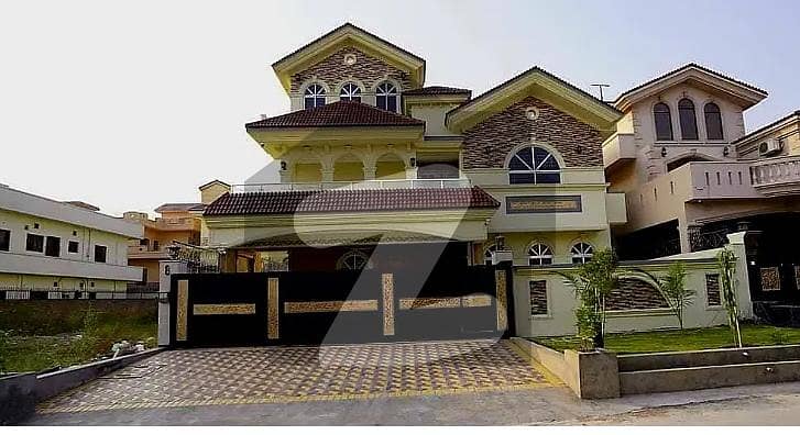 1 Kanal Luxury House Available in G-13 1 Kanal Luxury House Available in G-13