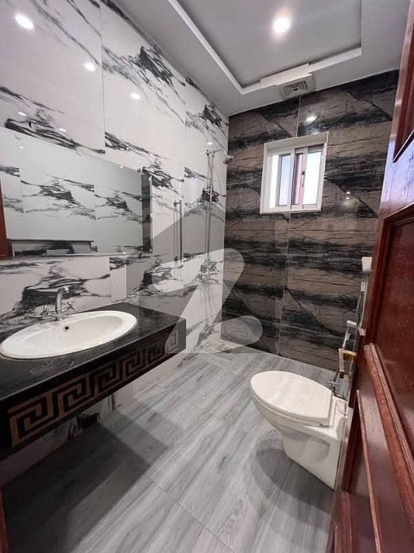 Top city 10 Marla house for rent Top city 10 Marla house for rent