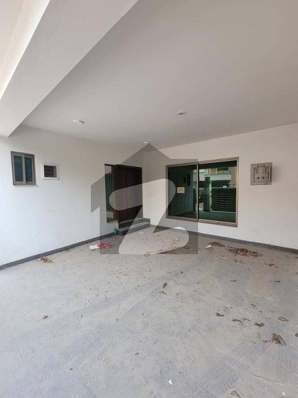 "Dream Home Awaits: Exquisite 5-Bed Luxury Retreat on 18 Marla!" "Dream Home Awaits: Exquisite 5-Bed Luxury Retreat on 18 Marla!"