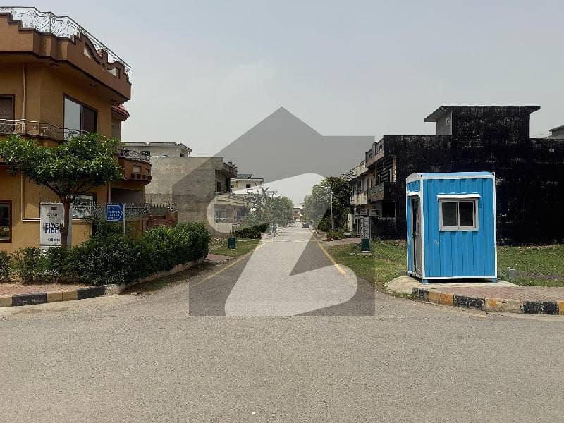 T&T F-17 30x60 PLOT FOR SALE ON GOOD LOCATION T&T F-17 30x60 PLOT FOR SALE ON GOOD LOCATION