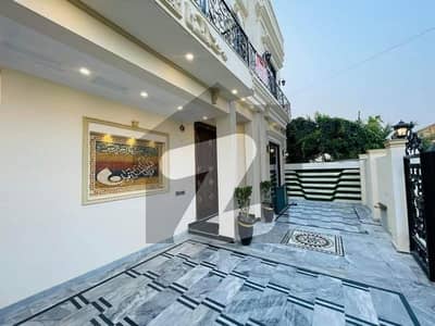 Central Park A block 10 Marla house available for rent gas pani bijle available. . . Central Park A block 10 Marla house available for rent gas pani bijle available. . .