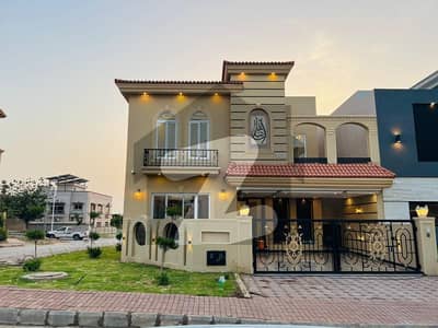 بحریہ ٹاؤن فیز 8 بحریہ ٹاؤن راولپنڈی,راولپنڈی میں 5 کمروں کا 10 مرلہ مکان 4.25 کروڑ میں برائے فروخت۔ بحریہ ٹاؤن فیز 8 بحریہ ٹاؤن راولپنڈی,راولپنڈی میں 5 کمروں کا 10 مرلہ مکان 4.25 کروڑ میں برائے فروخت۔