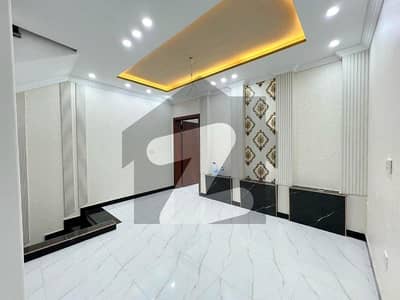 بحریہ ٹاؤن فیز 8 ۔ سفاری ویلی بحریہ ٹاؤن فیز 8,بحریہ ٹاؤن راولپنڈی,راولپنڈی میں 5 کمروں کا 7 مرلہ مکان 2.53 کروڑ میں برائے فروخت۔ بحریہ ٹاؤن فیز 8 ۔ سفاری ویلی بحریہ ٹاؤن فیز 8,بحریہ ٹاؤن راولپنڈی,راولپنڈی میں 5 کمروں کا 7 مرلہ مکان 2.53 کروڑ میں برائے فروخت۔