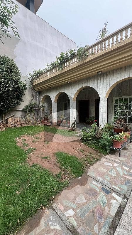 F-6 House Available For Rent F-6 House Available For Rent