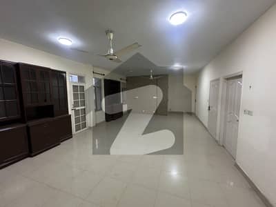 عسکری 3 کراچی کنٹونمنٹ,کینٹ,کراچی میں 3 کمروں کا 11 مرلہ فلیٹ 6.75 کروڑ میں برائے فروخت۔ عسکری 3 کراچی کنٹونمنٹ,کینٹ,کراچی میں 3 کمروں کا 11 مرلہ فلیٹ 6.75 کروڑ میں برائے فروخت۔