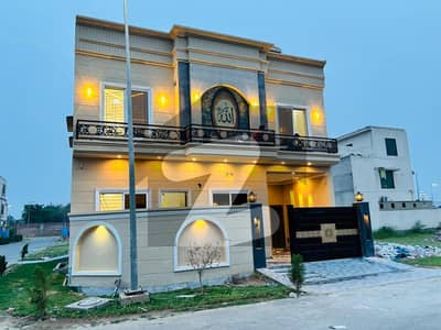 سٹی ہاؤسنگ سوسائٹی گوجرانوالہ میں 6 کمروں کا 7 مرلہ مکان 2.5 کروڑ میں برائے فروخت۔