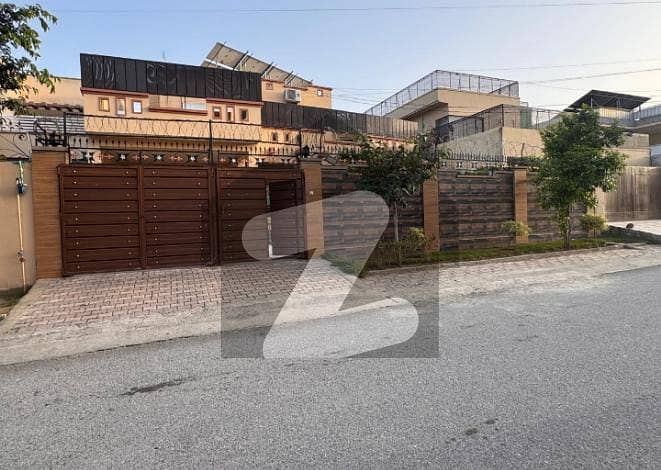 حیات آباد فیز 7 حیات آباد,پشاور میں 7 کمروں کا 1 کنال مکان 10.5 کروڑ میں برائے فروخت۔ حیات آباد فیز 7 حیات آباد,پشاور میں 7 کمروں کا 1 کنال مکان 10.5 کروڑ میں برائے فروخت۔