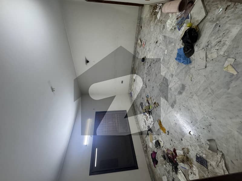 Beautiful 200yds Well Maintained house Beautiful 200yds Well Maintained house