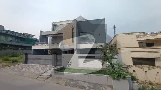 سوان گارڈن ۔ بلاک ای سوان گارڈن,اسلام آباد میں 7 کمروں کا 1 کنال مکان 7.9 کروڑ میں برائے فروخت۔ سوان گارڈن ۔ بلاک ای سوان گارڈن,اسلام آباد میں 7 کمروں کا 1 کنال مکان 7.9 کروڑ میں برائے فروخت۔