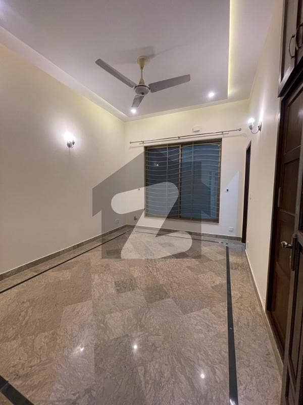 14 MARLA UPPER PORTION AVAILABLE FOR RENT 14 MARLA UPPER PORTION AVAILABLE FOR RENT