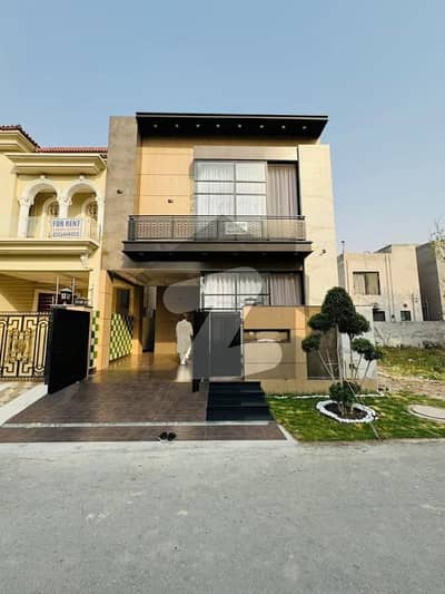 Smart, Stylish, and Spacious: 5-Marla Fully Furnished House with 3 Beds in DHA Phase 9-Town Ready for You!
