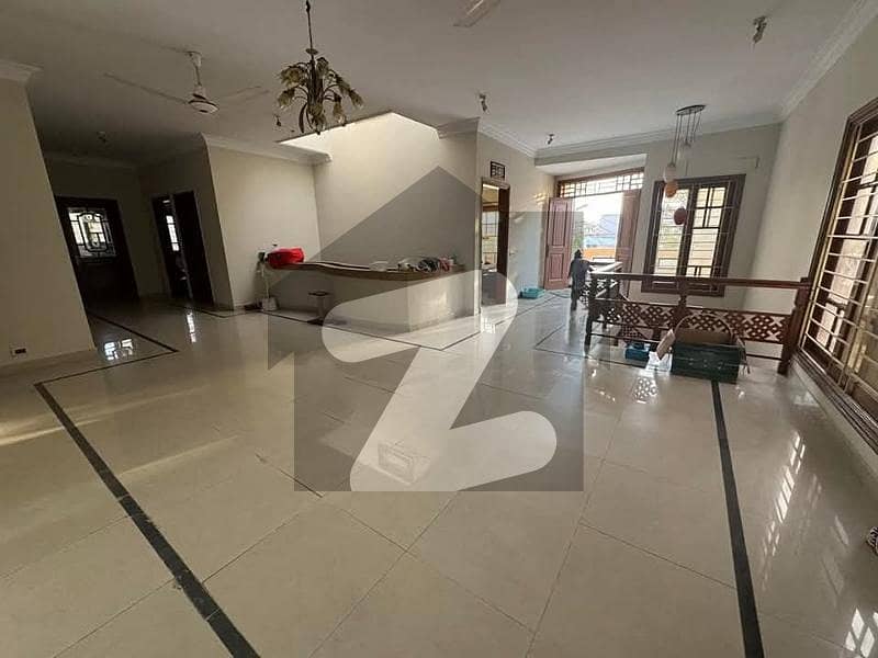 600 Sq Yd House Available For Rent 600 Sq Yd House Available For Rent