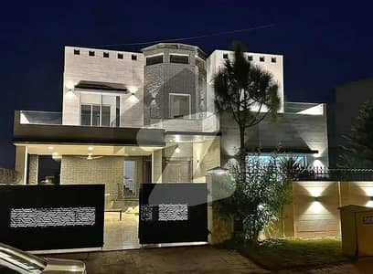 ڈی ایچ اے فیز 8 ڈیفنس (ڈی ایچ اے),لاہور میں 5 کمروں کا 1 کنال مکان 6.25 کروڑ میں برائے فروخت۔ ڈی ایچ اے فیز 8 ڈیفنس (ڈی ایچ اے),لاہور میں 5 کمروں کا 1 کنال مکان 6.25 کروڑ میں برائے فروخت۔