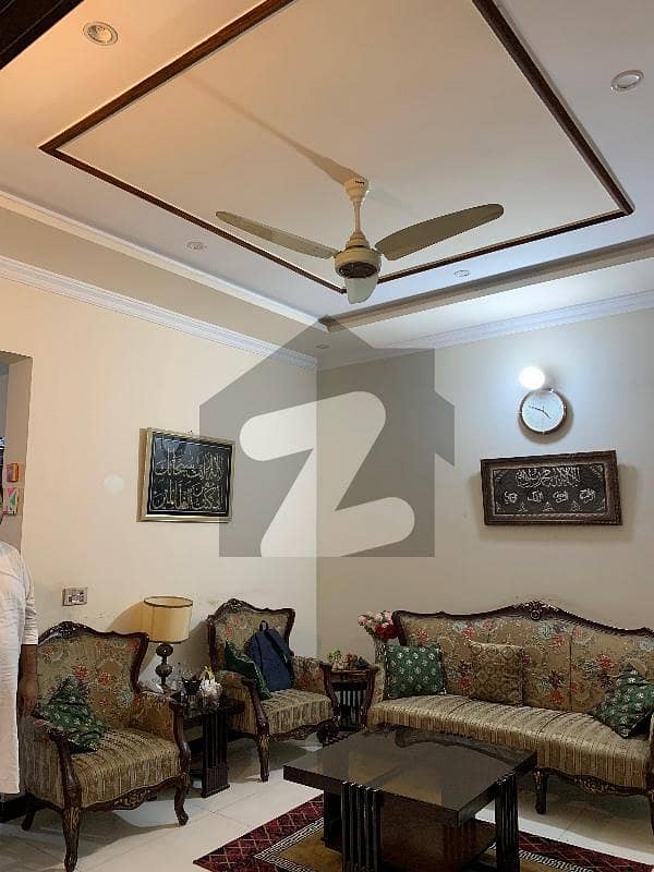 ویلینشیاء ۔ بلاک پی1 ویلینشیاء ہاؤسنگ سوسائٹی,لاہور میں 5 کمروں کا 8 مرلہ مکان 3.3 کروڑ میں برائے فروخت۔