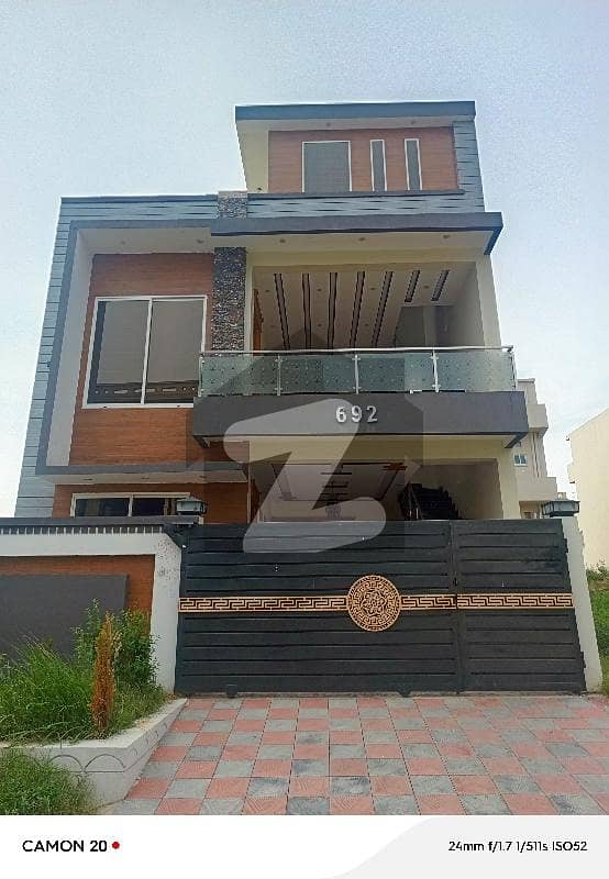 آئی ۔ 14 اسلام آباد میں 5 کمروں کا 6 مرلہ مکان 2.9 کروڑ میں برائے فروخت۔ آئی ۔ 14 اسلام آباد میں 5 کمروں کا 6 مرلہ مکان 2.9 کروڑ میں برائے فروخت۔