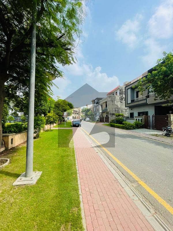 6 MARLA FACING PARK PLOT AVAILABLE FOR SALE 6 MARLA FACING PARK PLOT AVAILABLE FOR SALE