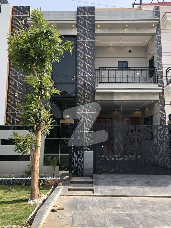 5 Marla Beautifully designed house 40 Feet Road For Sale And Direct Meeting With Owner In Park View City Lahore. 5 Marla Beautifully designed house 40 Feet Road For Sale And Direct Meeting With Owner In Park View City Lahore.