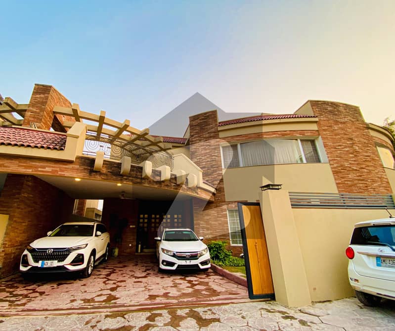 1 Kanal Beautiful Spanish Design House . 1 Kanal Beautiful Spanish Design House .