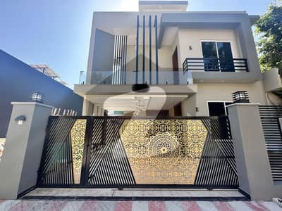 بحریہ ٹاؤن فیز 2 بحریہ ٹاؤن راولپنڈی,راولپنڈی میں 5 کمروں کا 10 مرلہ مکان 6.25 کروڑ میں برائے فروخت۔