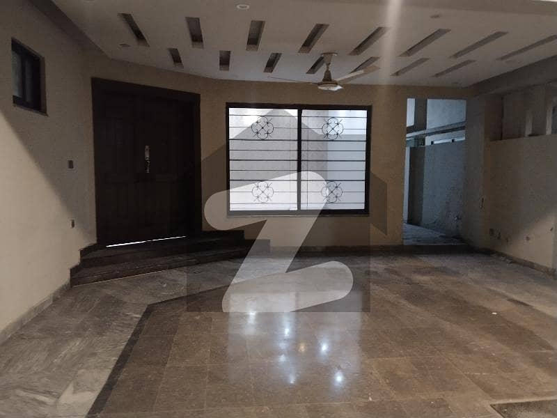 بحریہ ٹاؤن فیز 3 بحریہ ٹاؤن راولپنڈی,راولپنڈی میں 5 کمروں کا 1 کنال مکان 2.15 لاکھ میں کرایہ پر دستیاب ہے۔ بحریہ ٹاؤن فیز 3 بحریہ ٹاؤن راولپنڈی,راولپنڈی میں 5 کمروں کا 1 کنال مکان 2.15 لاکھ میں کرایہ پر دستیاب ہے۔