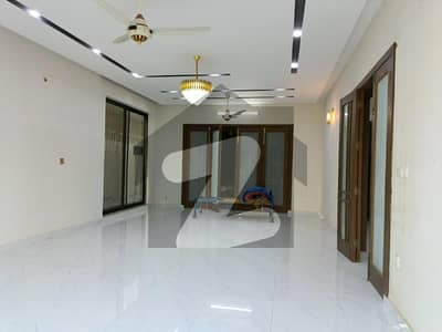 سوان گارڈن ۔ بلاک ای سوان گارڈن,اسلام آباد میں 11 کمروں کا 1 کنال عمارت 2.95 لاکھ میں کرایہ پر دستیاب ہے۔