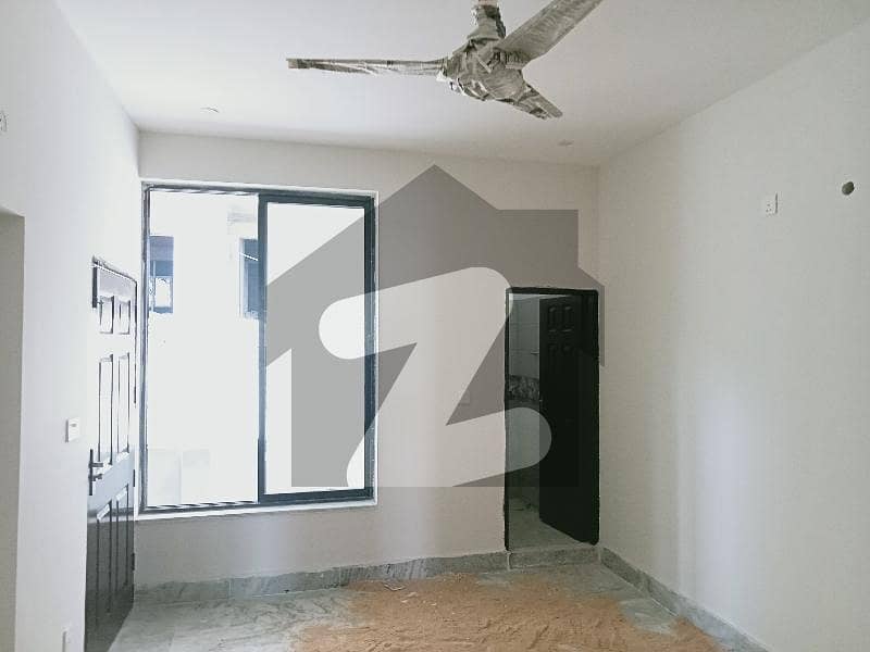 E-11/4: In Residential Building 3-Bedrooms Flat Available For Rent Only For Family E-11/4: In Residential Building 3-Bedrooms Flat Available For Rent Only For Family