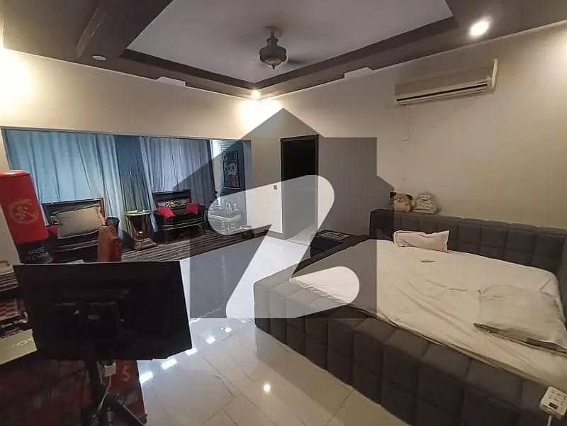 2 Kanal House Avalable in Gulberg 2 Kanal House Avalable in Gulberg