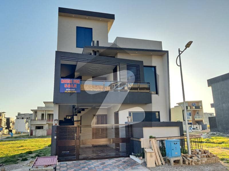 ایم پی سی ایچ ایس ۔ ملٹی گارڈنز بی ۔ 17,اسلام آباد میں 4 کمروں کا 5 مرلہ مکان 2.25 کروڑ میں برائے فروخت۔