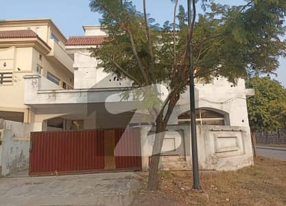Sector C1 10 Marla House Complete Gray Structure For Sale