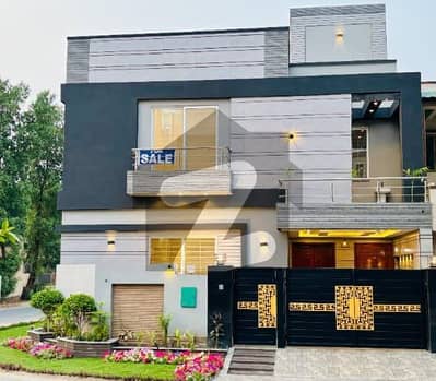 بحریہ ٹاؤن گارڈنیہ بلاک بحریہ ٹاؤن سیکٹر سی,بحریہ ٹاؤن,لاہور میں 4 کمروں کا 6 مرلہ مکان 3.1 کروڑ میں برائے فروخت۔