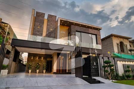 1kanal Full House Ultra Modern design 5bed Room House 2 servent coater 4 Car parking available 1kanal Full House Ultra Modern design 5bed Room House 2 servent coater 4 Car parking available
