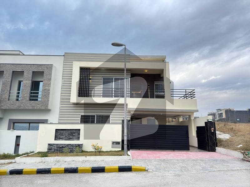 New 10 M HEIGHTED Location House New 10 M HEIGHTED Location House