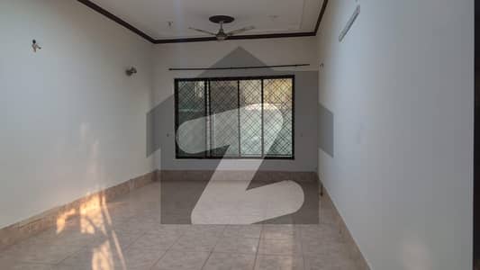 پی جی ای سی ایچ ایس فیز 1 پنجاب گورنمنٹ ایمپلائیز سوسائٹی,لاہور میں 4 کمروں کا 1 کنال زیریں پورشن 1.35 لاکھ میں کرایہ پر دستیاب ہے۔