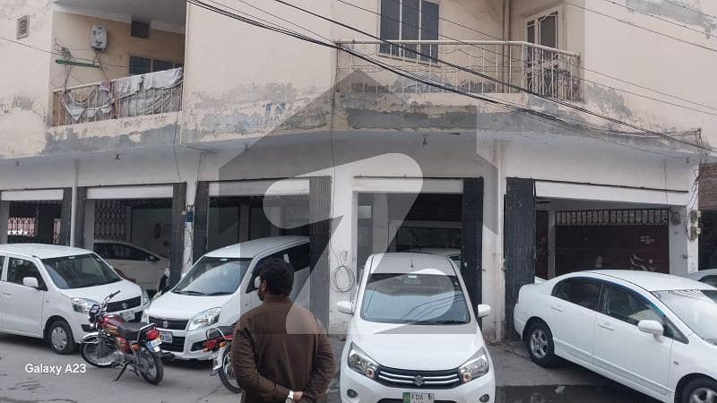 ملت چوک فیصل آباد میں 4 کمروں کا 3 مرلہ دفتر 3.5 کروڑ میں برائے فروخت۔ ملت چوک فیصل آباد میں 4 کمروں کا 3 مرلہ دفتر 3.5 کروڑ میں برائے فروخت۔
