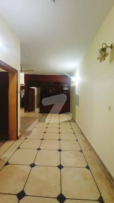 10 Marla Lower Portion Available For Rent 10 Marla Lower Portion Available For Rent