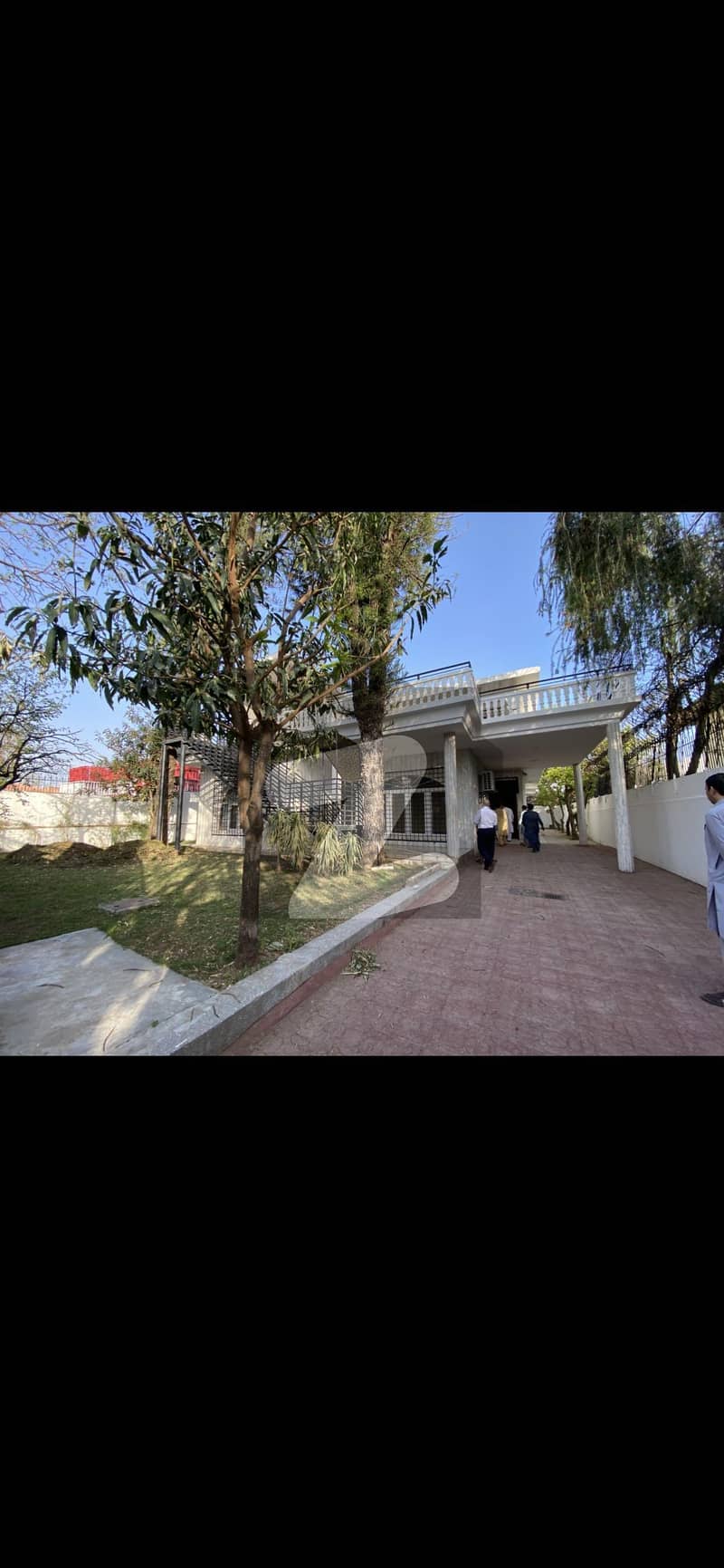 Beautiful house available for rent at extremely prime location Beautiful house available for rent at extremely prime location