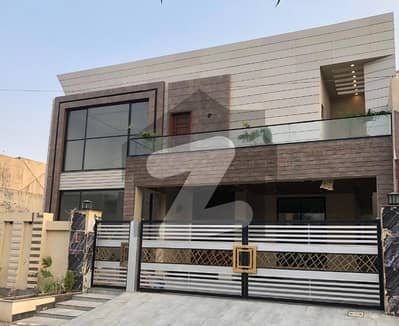 سرگودھا روڈ فیصل آباد میں 5 کمروں کا 11 مرلہ مکان 4.74 کروڑ میں برائے فروخت۔