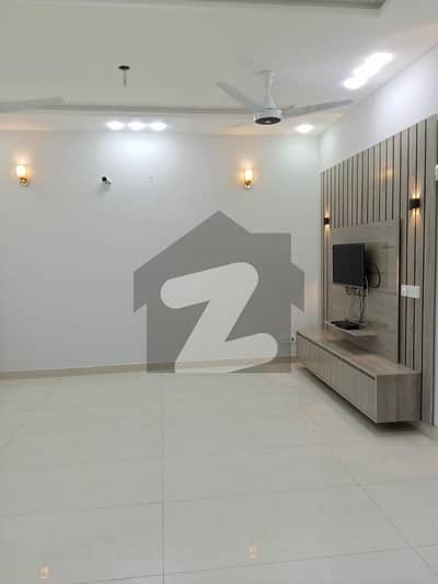 بحریہ آرچرڈ لاہور میں 5 کمروں کا 8 مرلہ مکان 2.3 کروڑ میں برائے فروخت۔